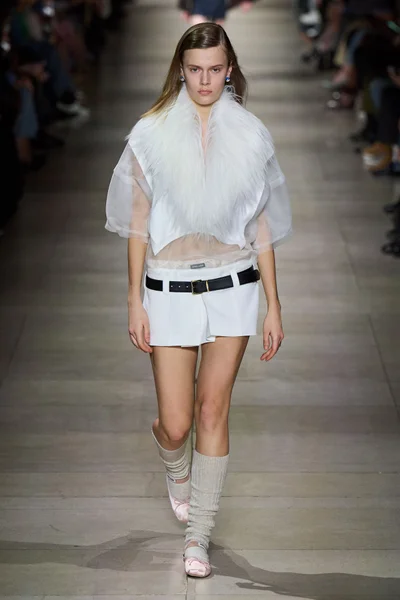 Look 12